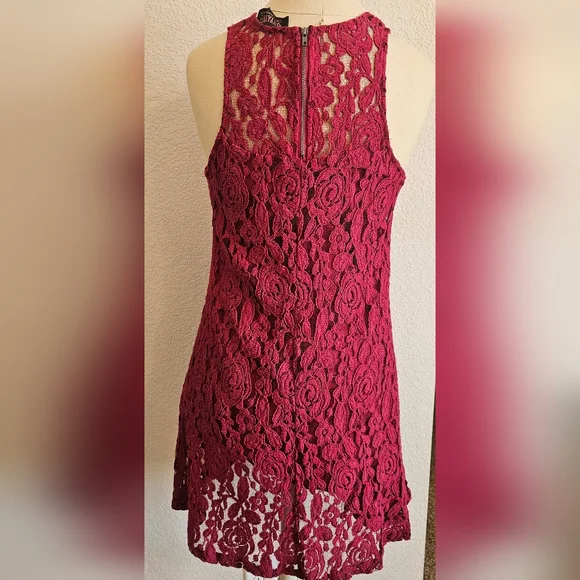 SHYANNE High Neck Sleeveless Lace Fit & Flare Short Western Dress Medium Red - Picture 8 of 15